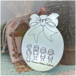 Pallina di Natale con famiglia in plexiglas argento