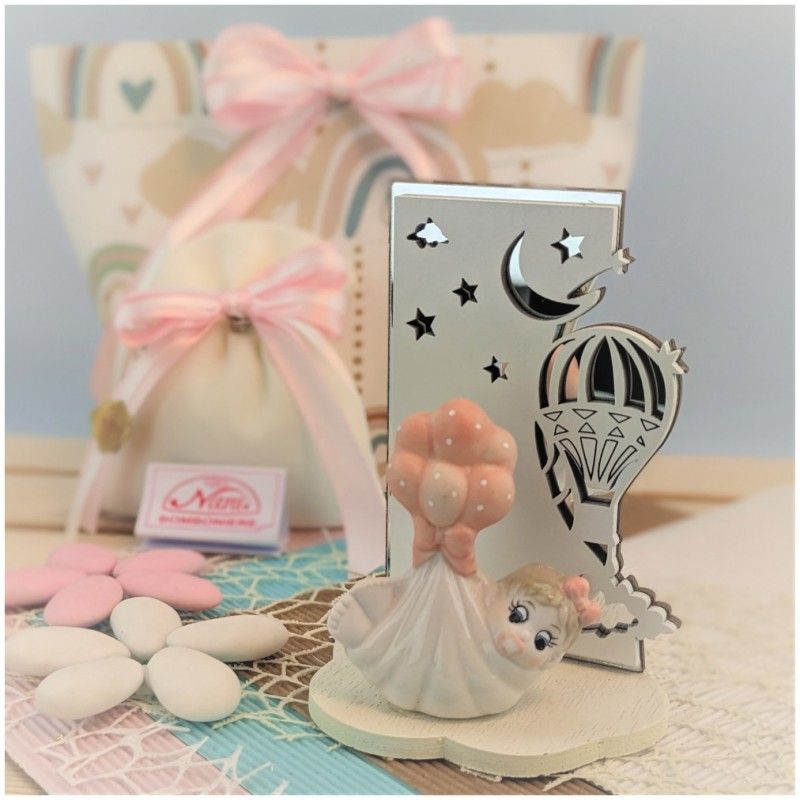 Bambina in fasce di Claraluna su targa con cuoricino