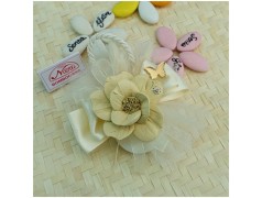 Rose Satinate Bomboniere Capodimonte con saponette panna