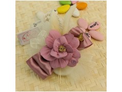 Rose Satinate Bomboniere Capodimonte con saponette ciclamino