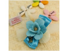 Rose Satinate Bomboniere Capodimonte con saponette avio