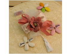 Collezione Glicine Bomboniere Capodimonte cuore cuscinetto con rosa