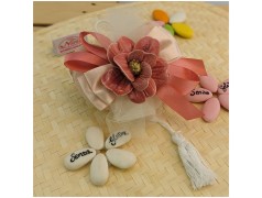 Collezione Glicine Bomboniere Capodimonte cuore con rosa