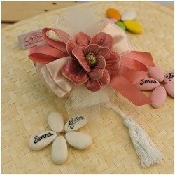 Collezione Glicine Bomboniere Capodimonte cuore con rosa