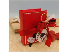 Scatolina Bomboniere laurea Tocco portachiavi