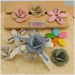 Rosa in porcellana su scatolinain plex