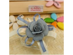 Rosa in porcellana su scatolinain plex