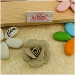 Rosa in porcellana su scatolinain plex