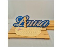 Scritta Glitter in legno personalizzata vista da lontano