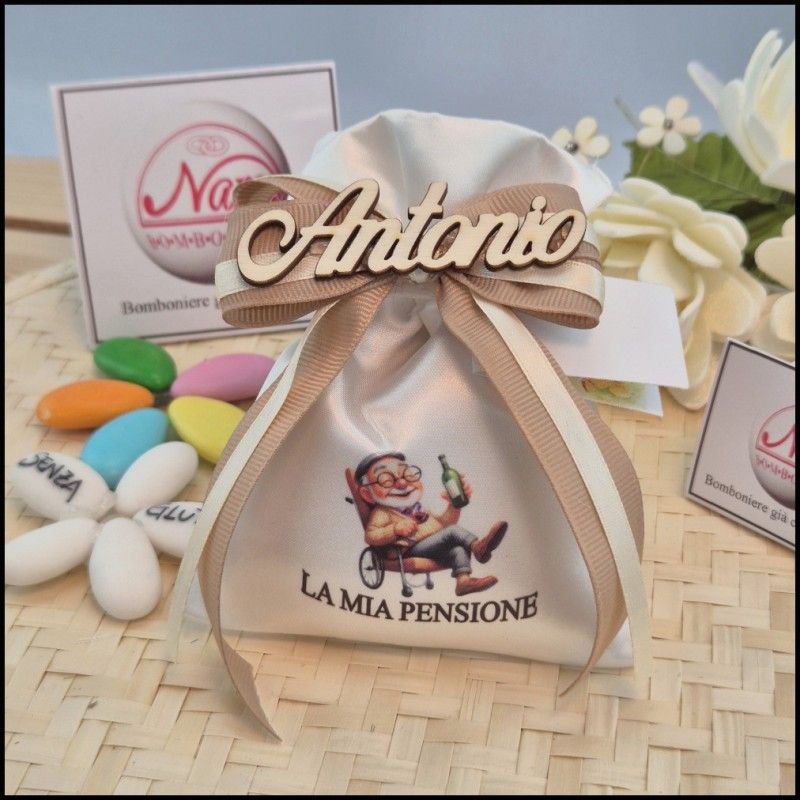 Sacchettino con Pensionato sulla sedia a dondolo