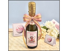 Mini prosecco con Pensionata che brinda