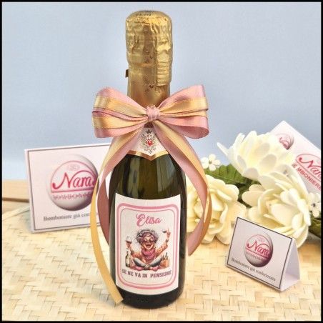 Mini prosecco con Pensionata che brinda