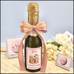 Bomboniera Pensione prosecco con due Pensionate amiche in relax