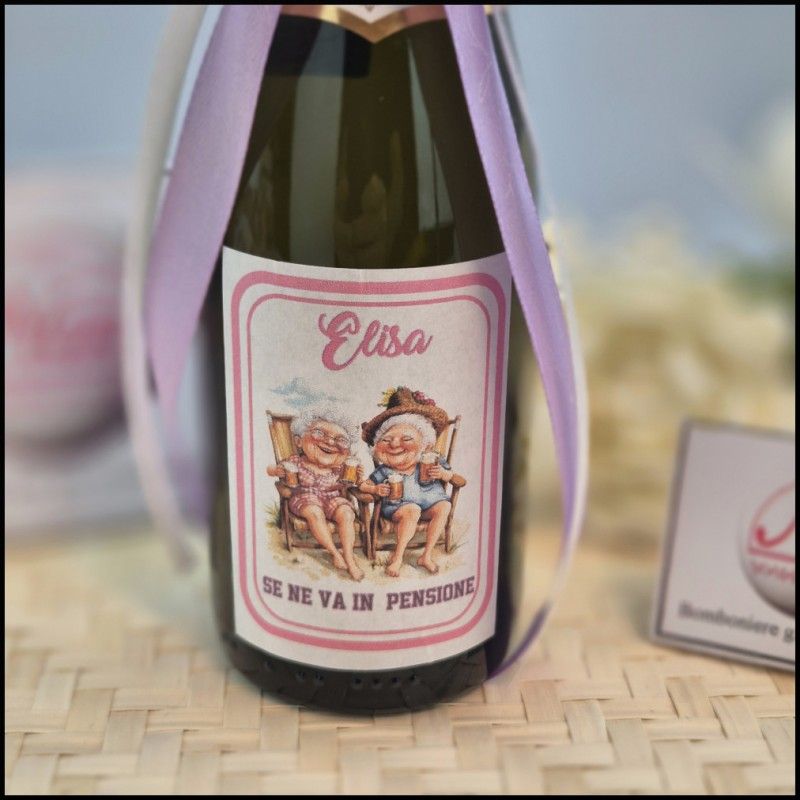 Bomboniera Pensione prosecco con due Pensionate amiche in relax