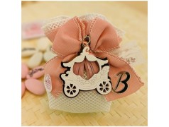 Bomboniera Battesimo Bambina portachiavi carrozza principessa con iniziale