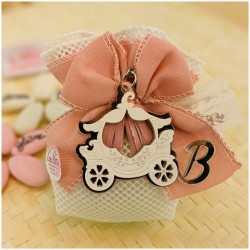 Bomboniera Battesimo Bambina portachiavi carrozza principessa con iniziale