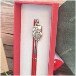 Bomboniera Laurea Penna Rossa con Applicazione Gufo Laureato ingrandimento