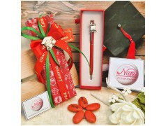 Bomboniera Laurea Penna Rossa con Applicazione Pergamena