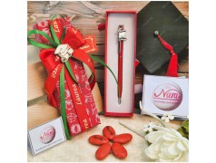 Bomboniera Laurea Penna Rossa con Applicazione Pergamena