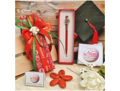 Bomboniera Laurea Giurisprudenza Penna Rossa con Ciondolo Bilancia