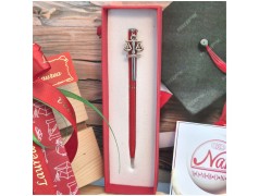 Bomboniera Laurea Giurisprudenza Penna Rossa con Ciondolo Bilancia