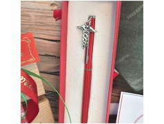 Bomboniera Laurea Medicina e Farmacia Penna Rossa con Ciondolo Caduceo