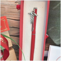 Bomboniera Laurea Medicina e Farmacia Penna Rossa con Ciondolo Caduceo