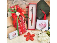 Bomboniera Laurea Architettura e Design Penna Rossa con Ciondolo Compasso