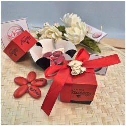 Bomboniera Laurea Scatolina Portaconfetti Rossa con Tocco in Legno (Ideale Segnaposto)