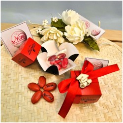 Bomboniera Laurea Scatolina Portaconfetti Rossa con Tocco in Legno (Ideale Segnaposto)