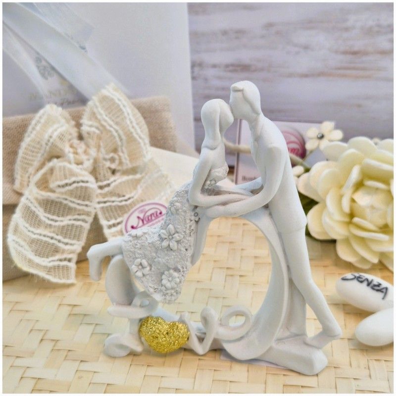 Bomboniera Matrimonio Sposi "Bacio d'Amore" in Resina Effetto Pietra con Cuore Oro