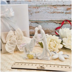 Bomboniera Matrimonio Sposi "Bacio d'Amore" in Resina Effetto Pietra con Cuore Oro