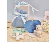 Bomboniera Battesimo orsetto per maschio in porcellana con cuore personalizzato