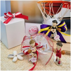 Bomboniera Comunione Basket Cestisti Assortiti con Iniziale e Colori Squadra