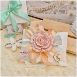 Bomboniera Matrimonio Cuscino Profumato con Rosa in Porcellana Rosa Cipria