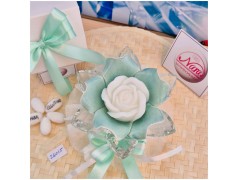 Bomboniera Matrimonio Debora Carlucci Fiore Grande in Cristallo e Porcellana Tiffany con Fiore Candelina