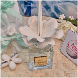 Bomboniera Matrimonio Debora Carlucci Profumatore Fiore in Ceramica Bianco con Essenza