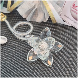 Bomboniera 18 Compleanno Debora Carlucci Fiore in Cristallo su Stelo Curvo Polvere di Stelle