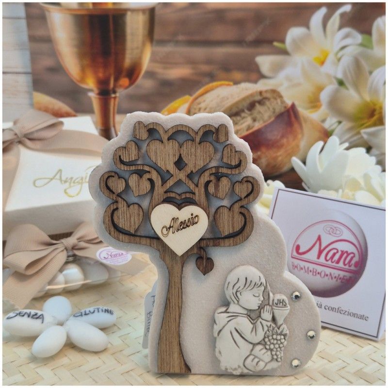 Bomboniera Comunione Albero della Vita in Pietra e Legno con Bambino con Calice e Nome