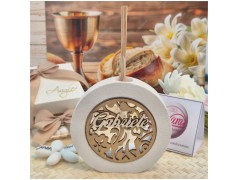 Bomboniera Matrimonio Profumatore Tondo in Pietra con Nomi degli Sposi Intagliati in Legno