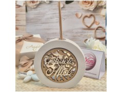 Bomboniera Matrimonio Profumatore Tondo in Pietra con Nomi degli Sposi Intagliati in Legno