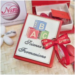 Bomboniera Laurea Scienze della Formazione Scatolina Libro con Matite e Cubi