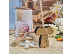 Bomboniera Comunione e Cresima Profumatore Tau in Legno con Frase Capolavoro