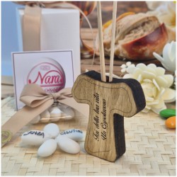 Bomboniera Comunione e Cresima Profumatore Tau in Legno con Frase Capolavoro