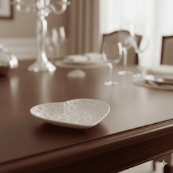 Bomboniera Hervit Piatto Cuore in Porcellana Bianca con Decori Floreali a Rilievo