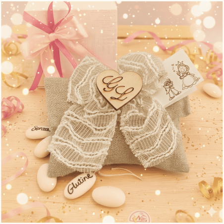 Bomboniera Matrimonio Sacchetto Shabby Chic in Juta e Pizzo con Iniziali in Legno