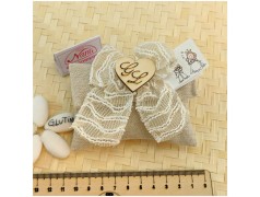 Bomboniera Matrimonio Sacchetto Shabby Chic in Juta e Pizzo con Iniziali in Legno