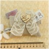 Bomboniera Matrimonio Sacchetto Shabby Chic in Juta e Pizzo con Iniziali in Legno