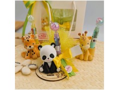 enfatizza senza snaturare e se necessario sostituisci lo sfondo a tema