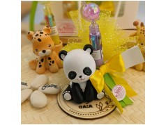 enfatizza senza snaturare e se necessario sostituisci lo sfondo a tema